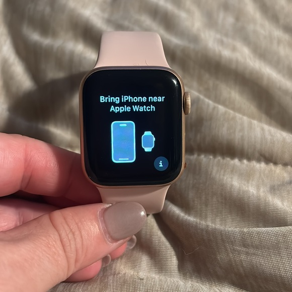 Apple Watch 6 40mm GPS Gold Pink Sands - Picture 3 of 8